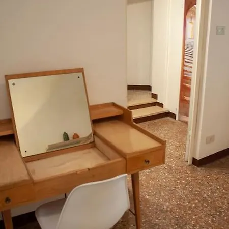 Portico Dei Servi Historical Bolonia