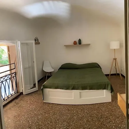 Portico Dei Servi Historical *