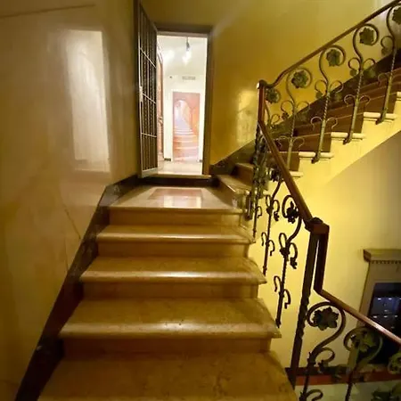 Portico Dei Servi Historical * Bologna