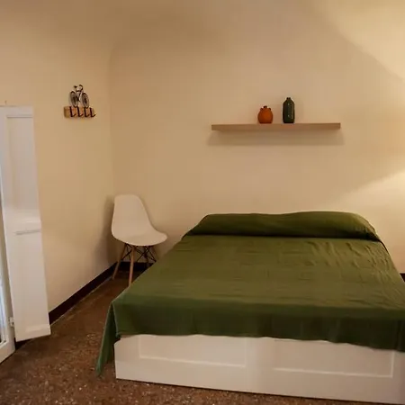 Portico Dei Servi Historical * בולוניה