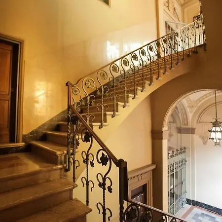 Portico Dei Servi Historical דירה בולוניה