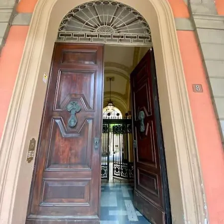 Portico Dei Servi Historical *