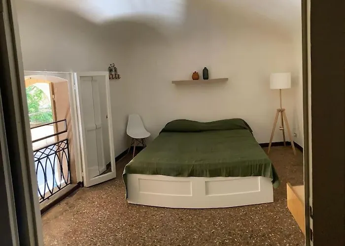 Portico Dei Servi Historical *