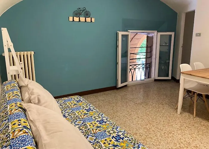 Portico Dei Servi Historical * 볼로냐